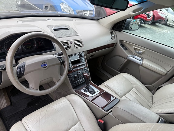 Volvo XC90 12 of 26