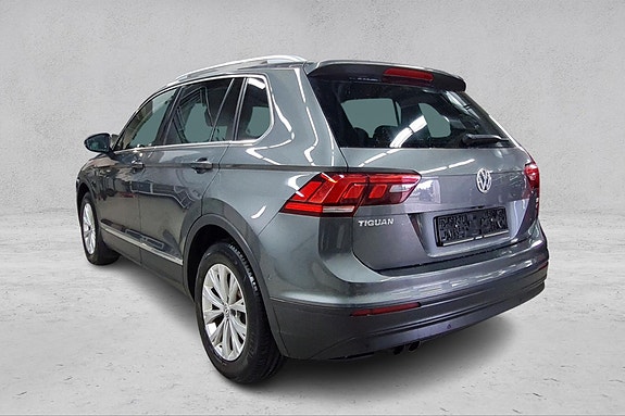 Volkswagen Tiguan 3 of 5
