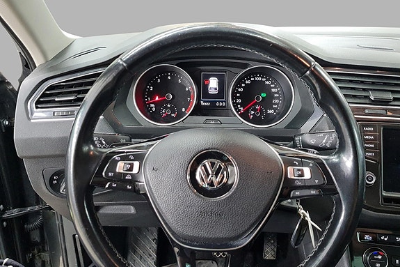 Volkswagen Tiguan 5 of 5