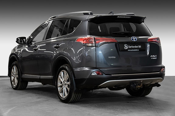 Toyota RAV4 4 of 5