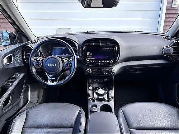 Kia e-Soul 10 of 22
