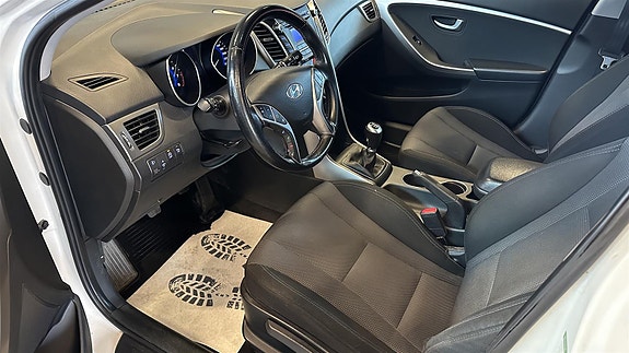 Hyundai i30 8 of 15