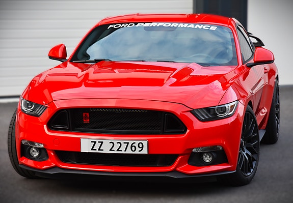 Ford Mustang 2 of 19