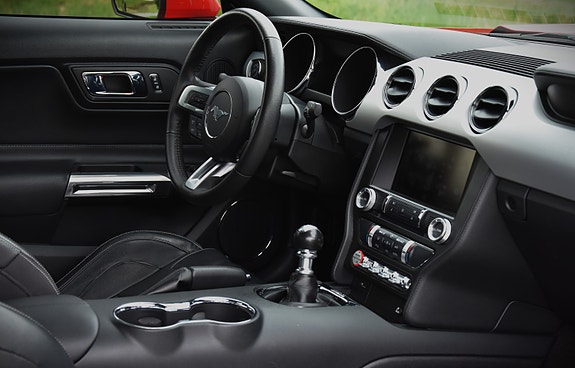 Ford Mustang 16 of 19