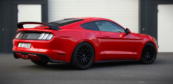 Ford Mustang 4 of 19