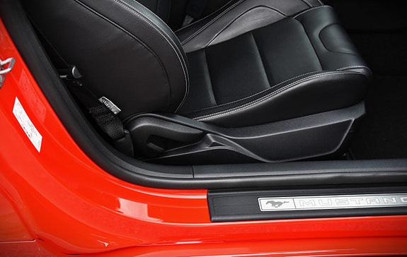 Ford Mustang 15 of 19