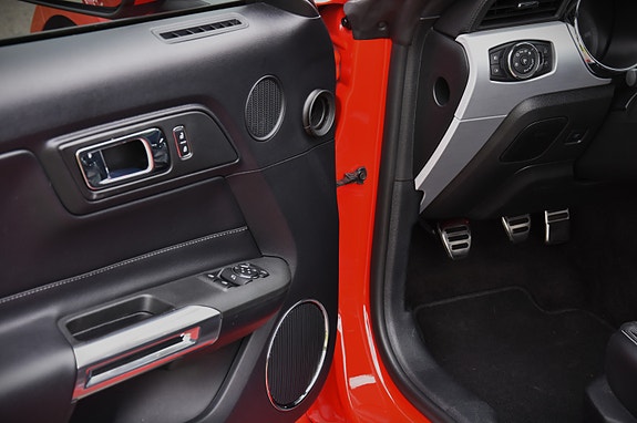 Ford Mustang 14 of 19