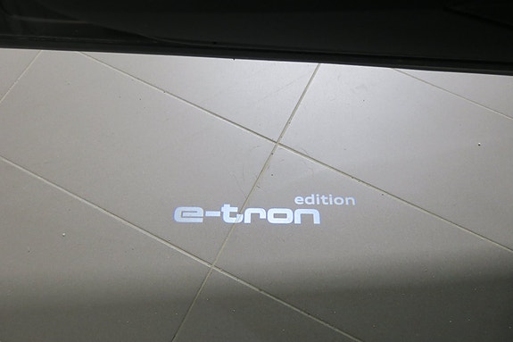Audi Q8 e-tron 19 of 21