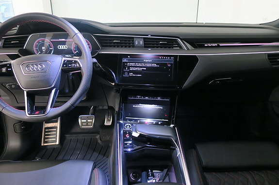 Audi Q8 e-tron 18 of 21