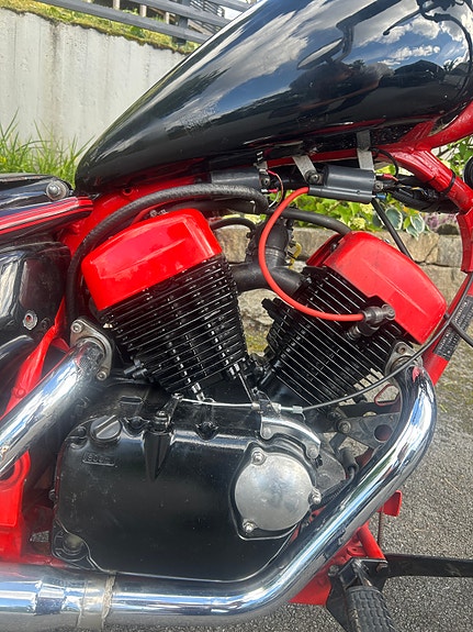 Suzuki VL 125 Intruder 3 of 5