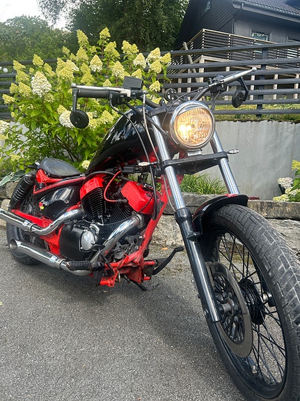 Suzuki VL 125 Intruder 2 of 5