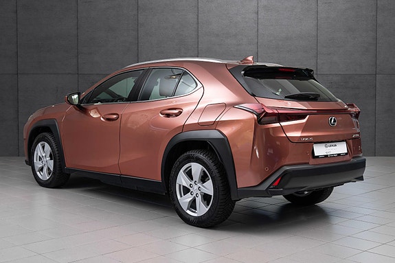 Lexus UX300e 3 of 5