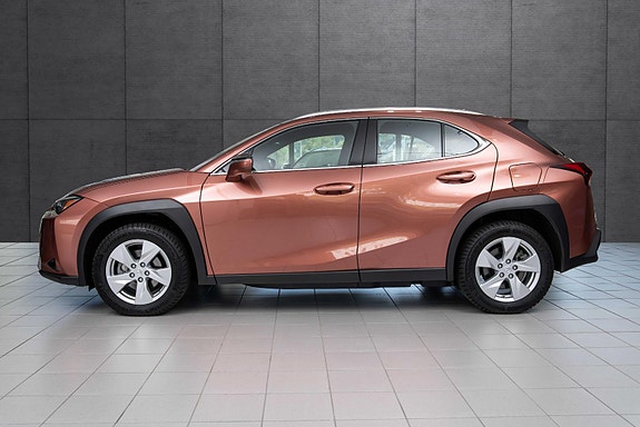 Lexus UX300e 2 of 5