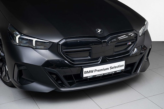 BMW i5 4 of 5