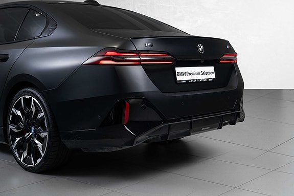 BMW i5 12 of 30