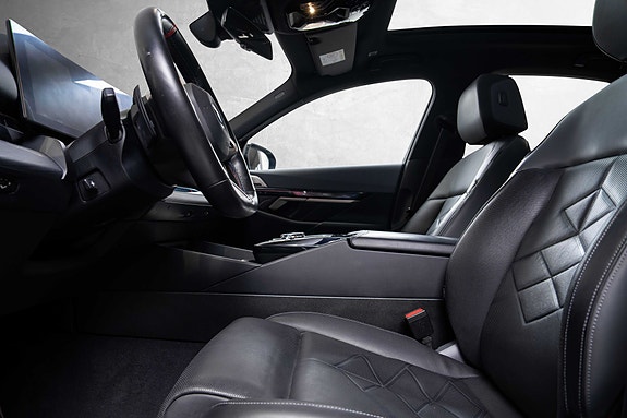 BMW i5 25 of 30