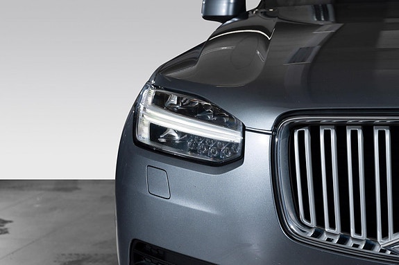 Volvo XC90 4 of 5