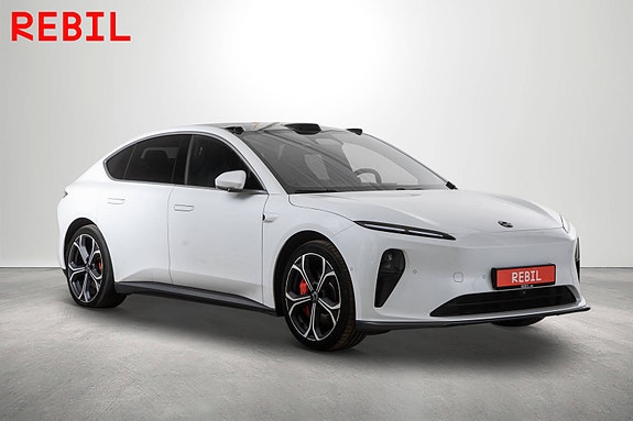 NIO ET5 4 of 5