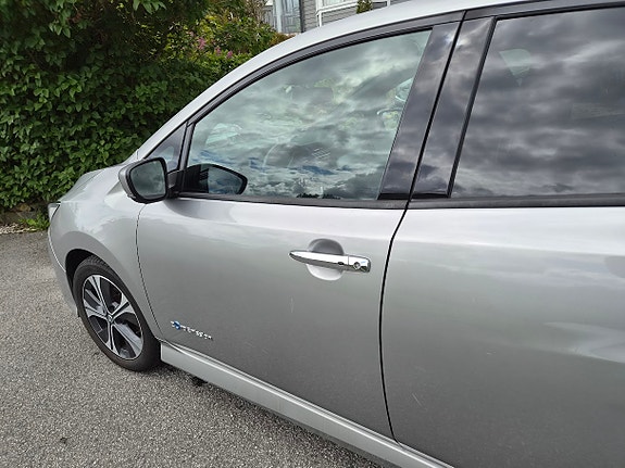 Nissan Leaf 3 of 13
