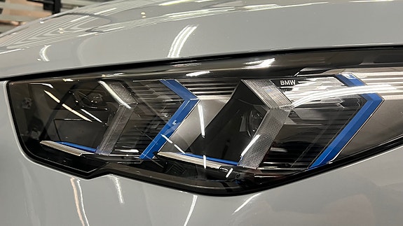 BMW iX2 12 of 30