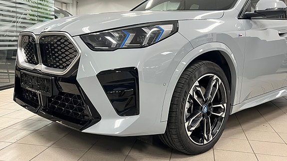 BMW iX2 10 of 30