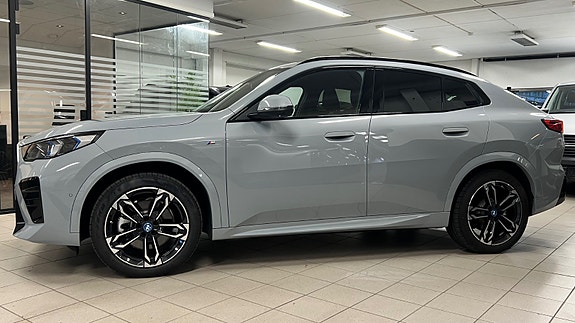 BMW iX2 14 of 30