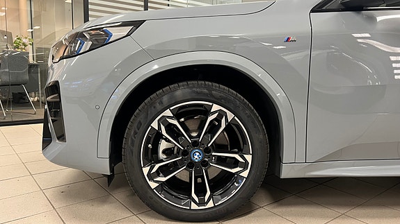 BMW iX2 3 of 30