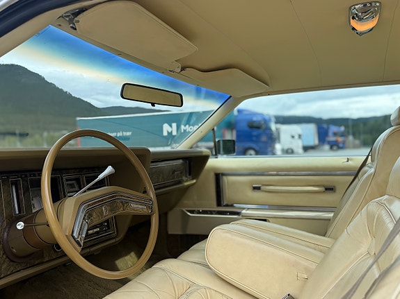 Lincoln Continental 26 of 30