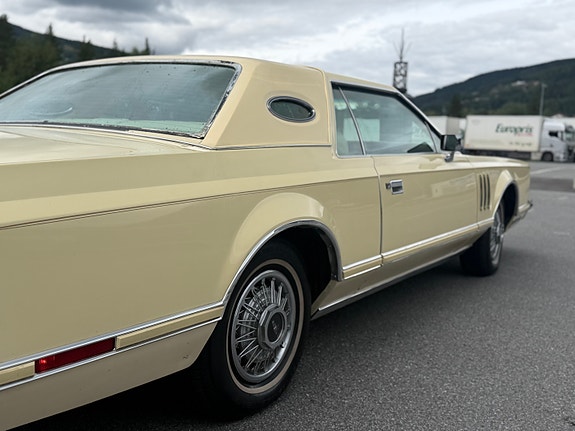Lincoln Continental 19 of 30