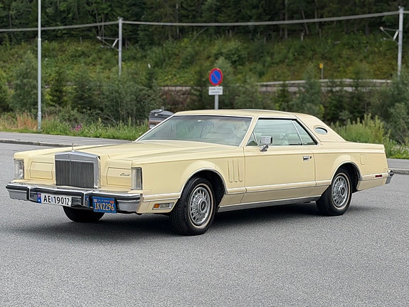 Lincoln Continental 2 of 30