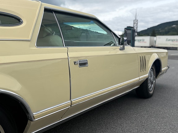 Lincoln Continental 20 of 30