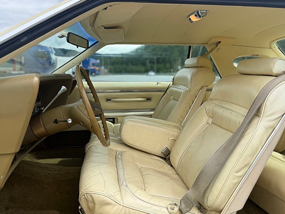 Lincoln Continental 27 of 30