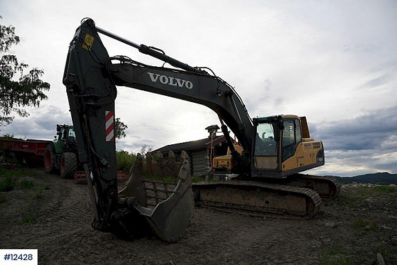Volvo EC240CL Beltegraver med 2 skuffer 2 of 30