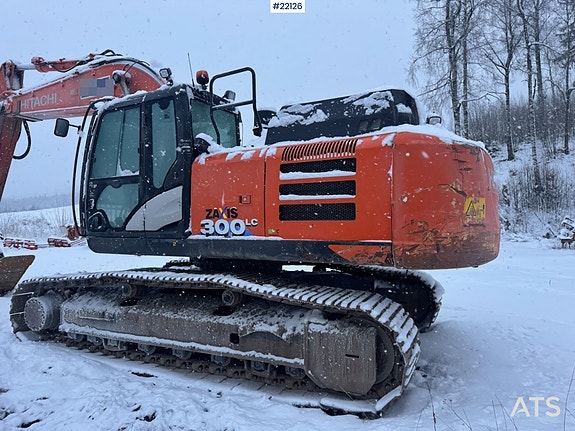 Hitachi ZX300LC-6 Beltegraver m/ Graveskuffe. 7 of 30