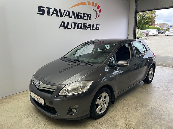 Toyota Auris 2 of 28