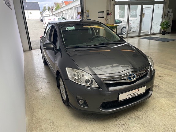 Toyota Auris 4 of 28