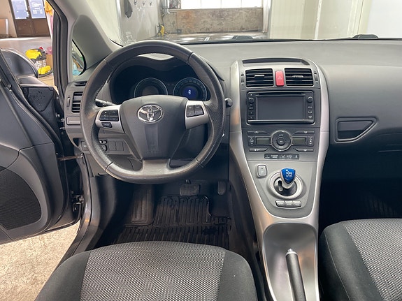 Toyota Auris 10 of 28