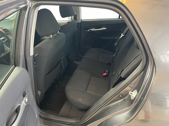 Toyota Auris 9 of 28