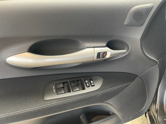 Toyota Auris 12 of 28