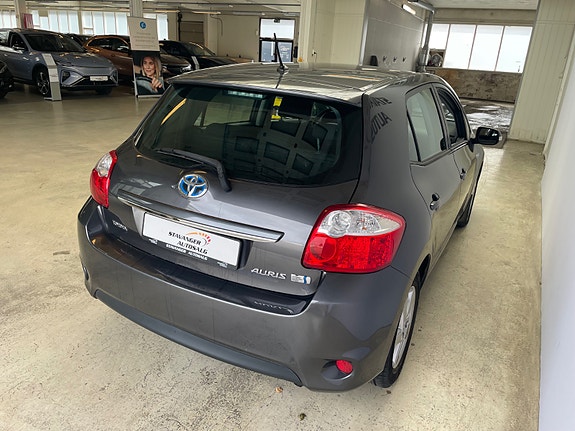 Toyota Auris 7 of 28
