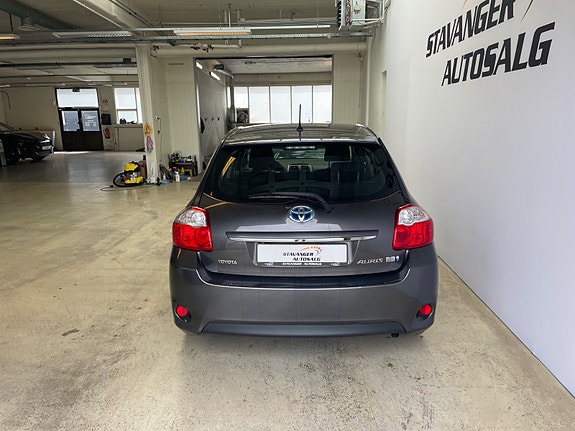 Toyota Auris 6 of 28