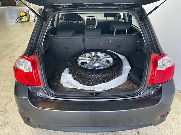 Toyota Auris 8 of 28