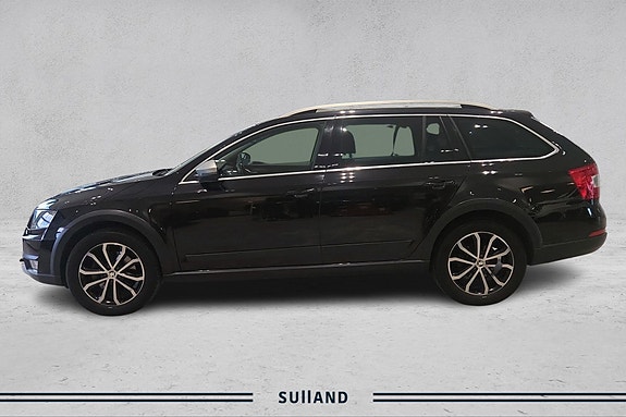 Skoda Octavia Scout 2 of 5