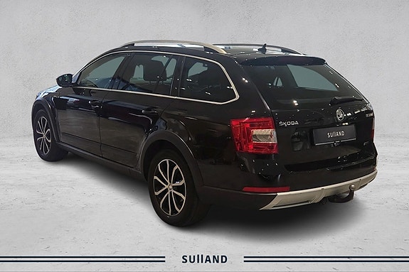 Skoda Octavia Scout 3 of 5