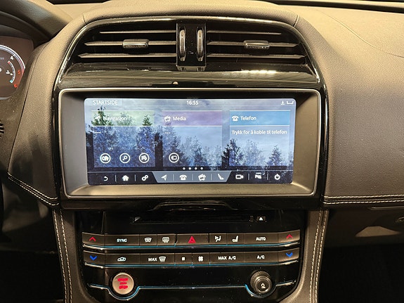 Jaguar F-PACE 19 of 28