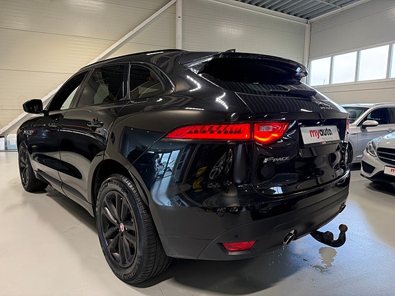 Jaguar F-PACE 3 of 28