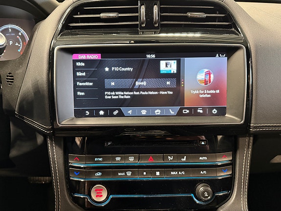 Jaguar F-PACE 21 of 28
