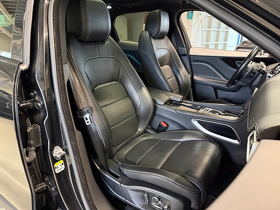 Jaguar F-PACE 24 of 28