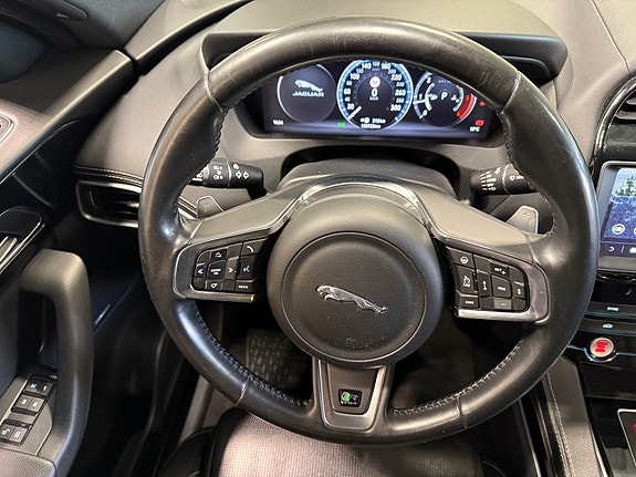 Jaguar F-PACE 14 of 28