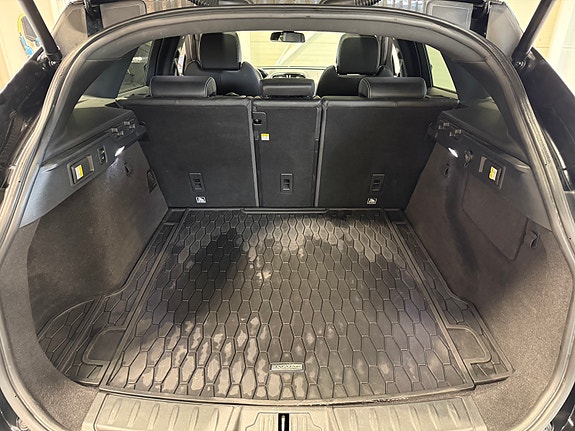 Jaguar F-PACE 28 of 28